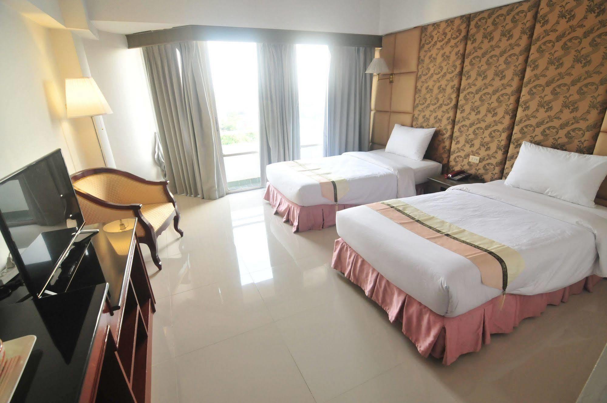 Ayothaya Riverside Hotel Phra Nakhon Si Ayutthaya Exterior photo